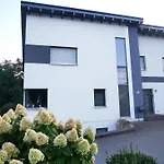Pure46 Minimalistisches Design, Maximale Entspannung Im Hottub * Bischofsheim an der Rhön
