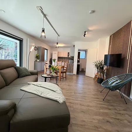 Pure46 Minimalistisches Design, Maximale Entspannung Im Hottub Appartement